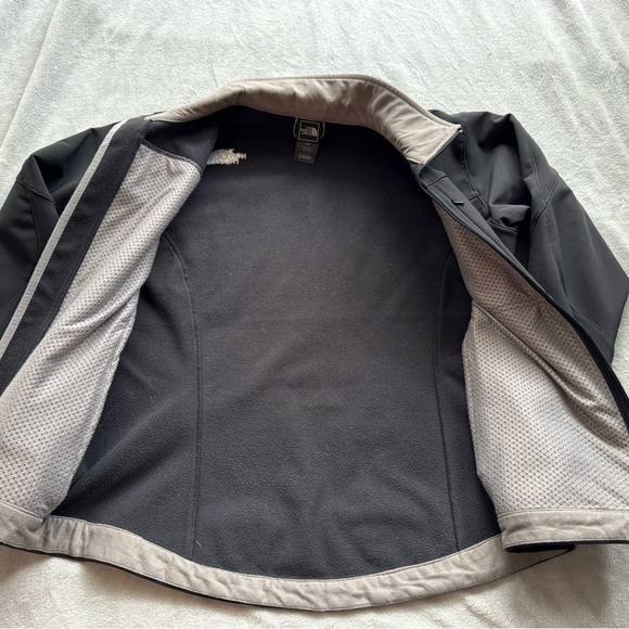 The North Face Apex Bionic Soft Shell Jacket - Picture 9 of 10